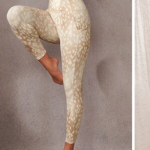 FABLETICS high waisted 7/8 leggings in spotted doe